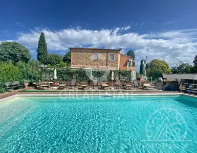 Buy in Italy for 700000€