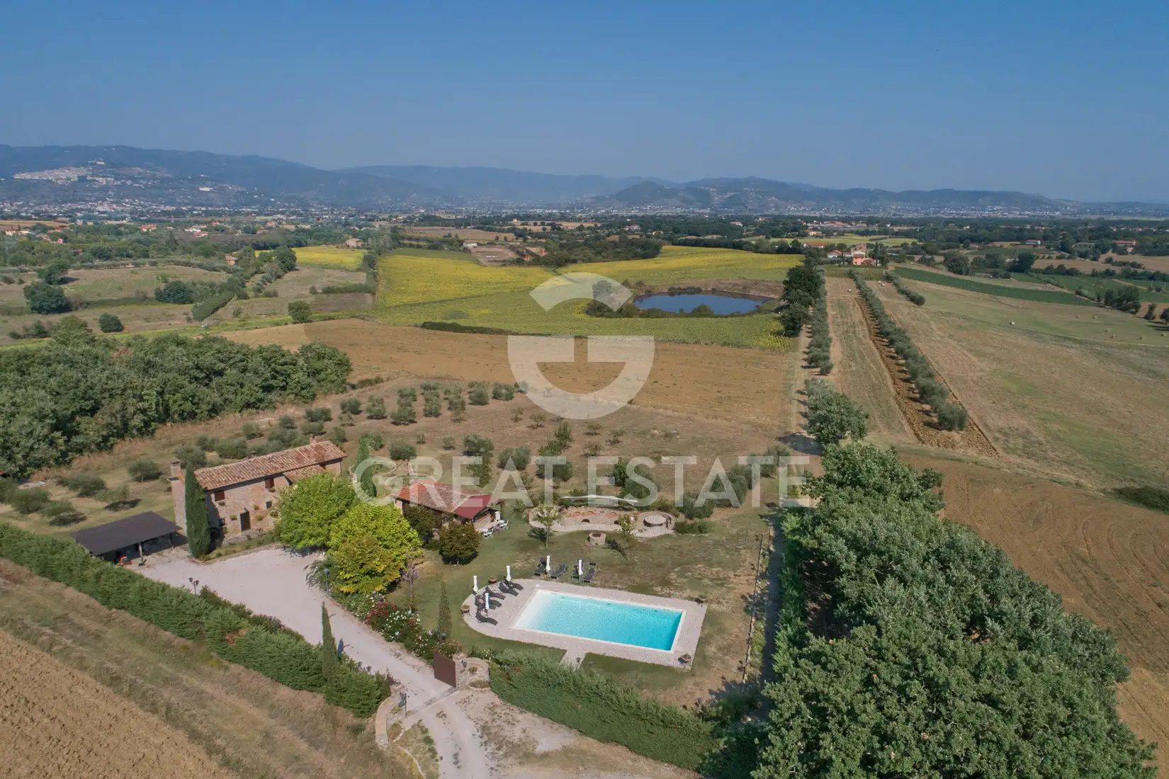 House 183m² in Italy, Arezzo. Priced at 590000€ rent photo-1