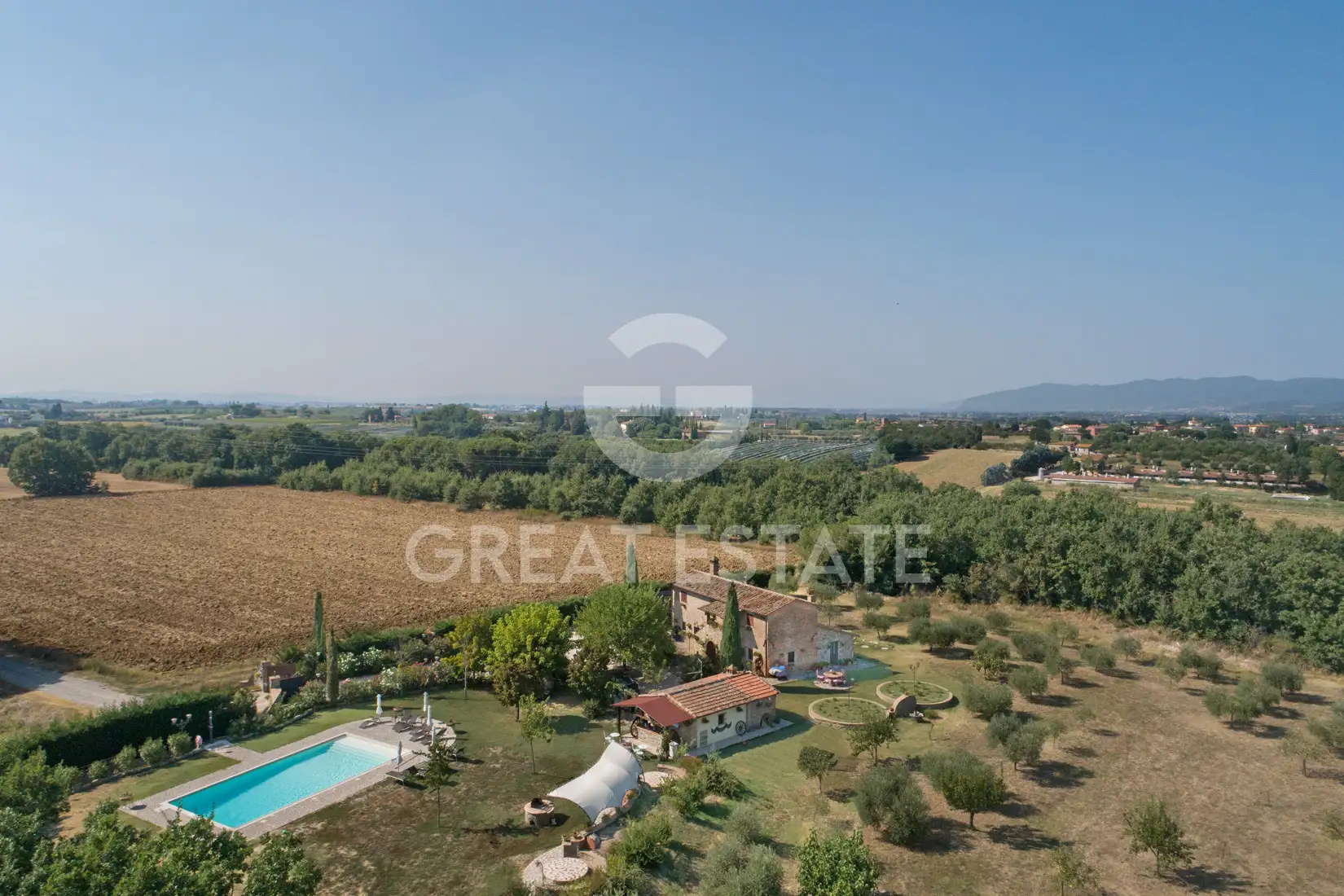 House 183m² in Italy, Arezzo. Priced at 590000€ rent photo-3