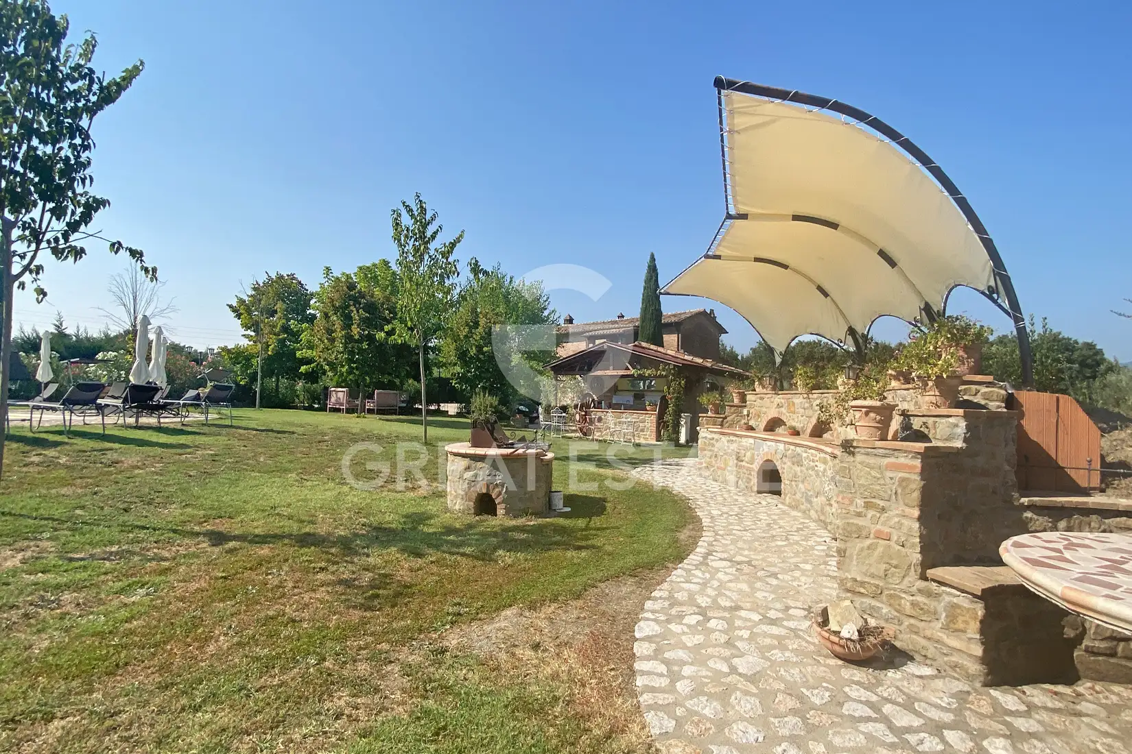 House 183m² in Italy, Arezzo. Priced at 590000€ rent photo-11