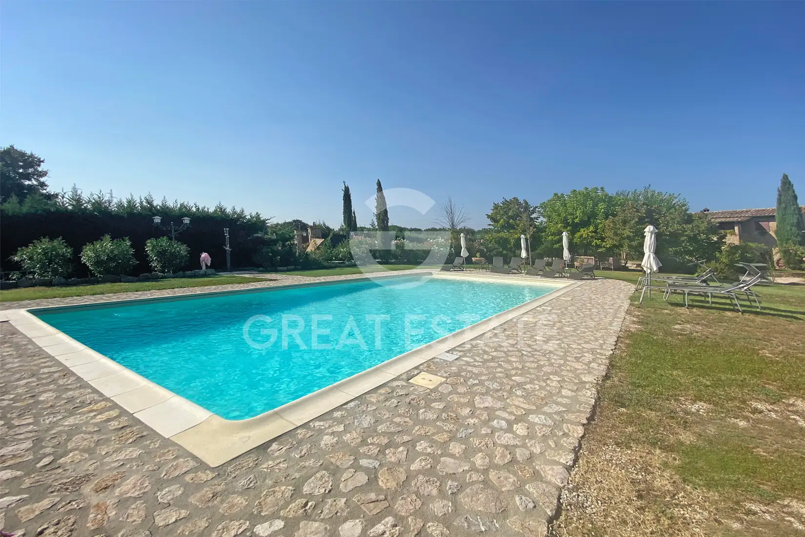House 183m² in Italy, Arezzo. Priced at 590000€ rent photo-12