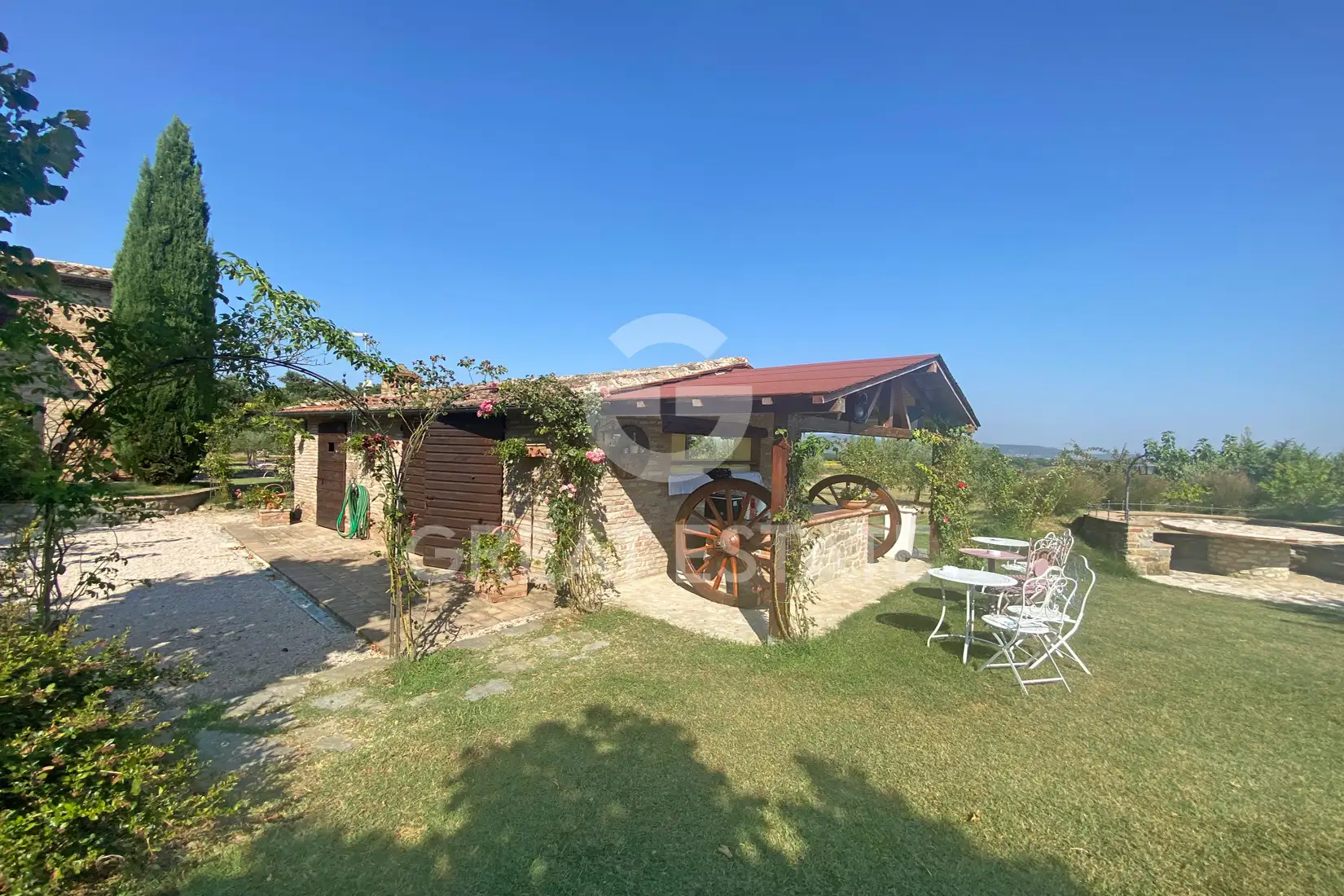 House 183m² in Italy, Arezzo. Priced at 590000€ rent photo-13