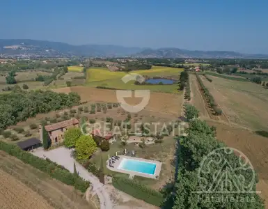 Buy in Italy for 590000€