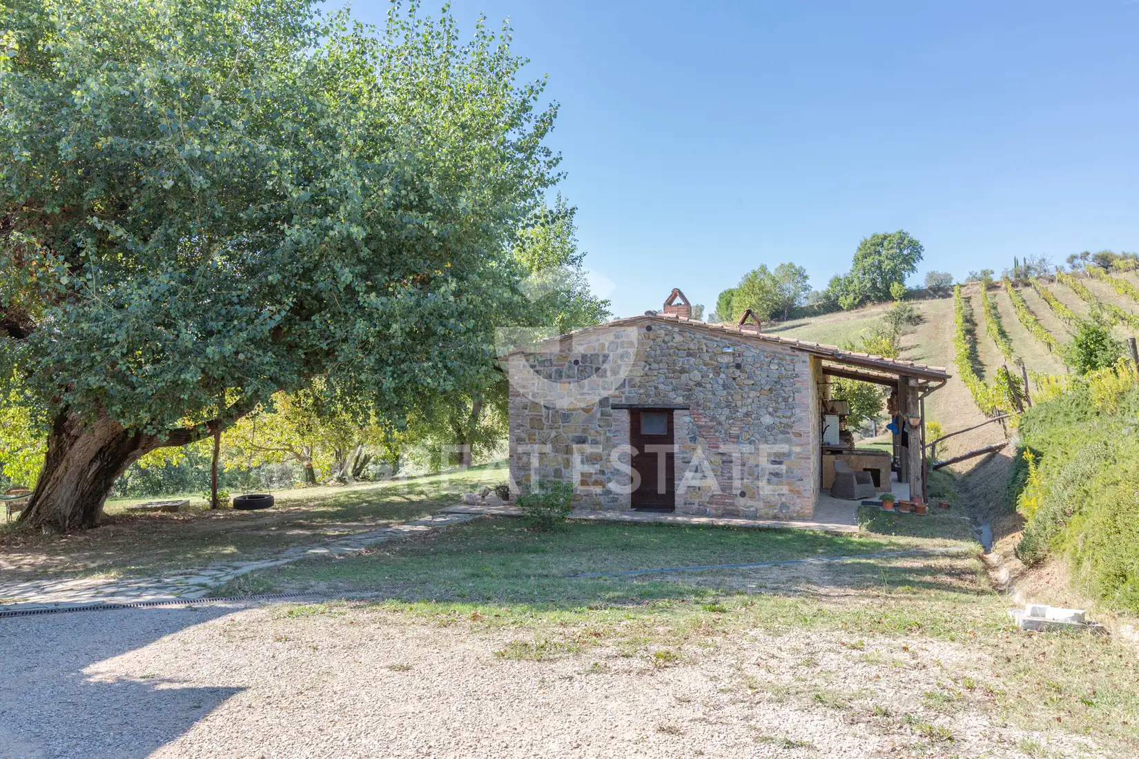 House 474m² in Italy, Perugia. Priced at 870000€ rent photo-8