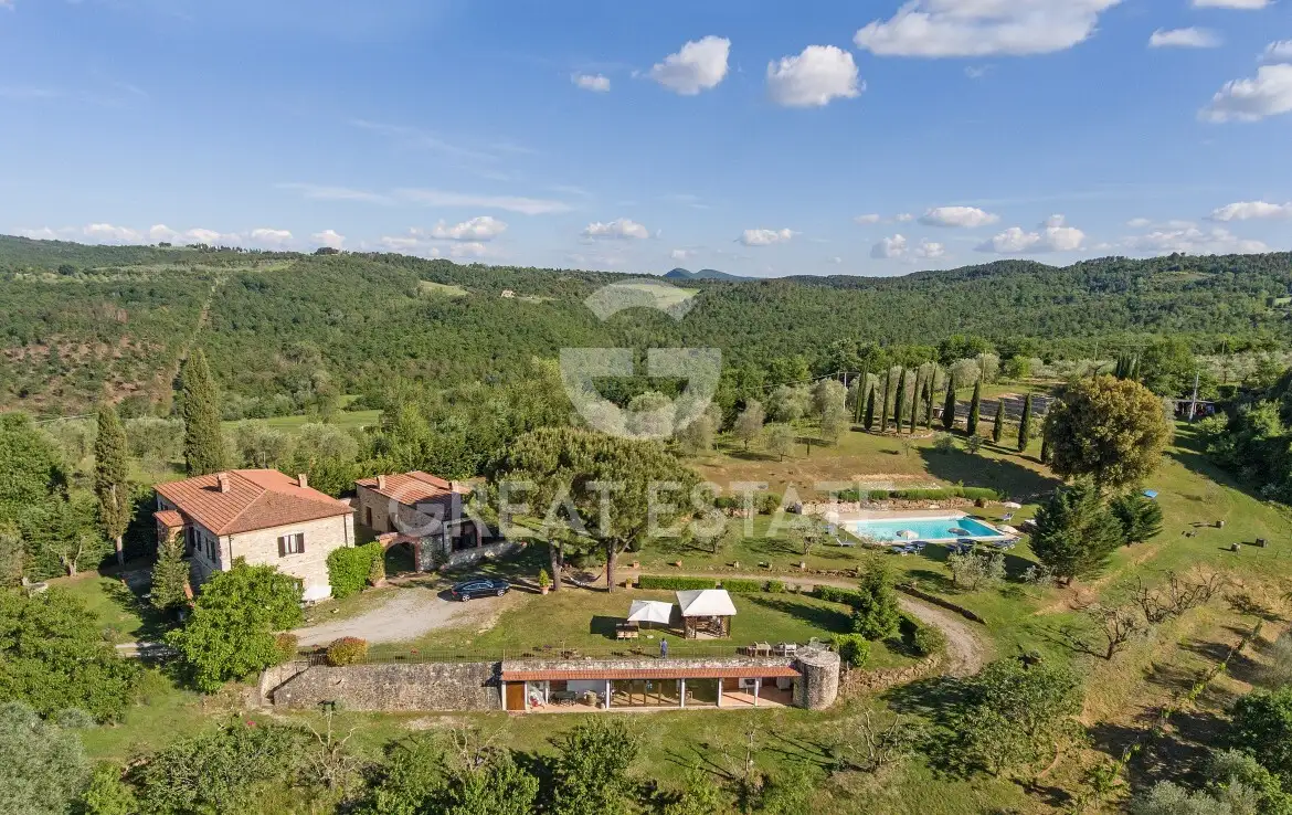 House 540m² in Italy, Siena. Priced at 1200000€ rent photo-1