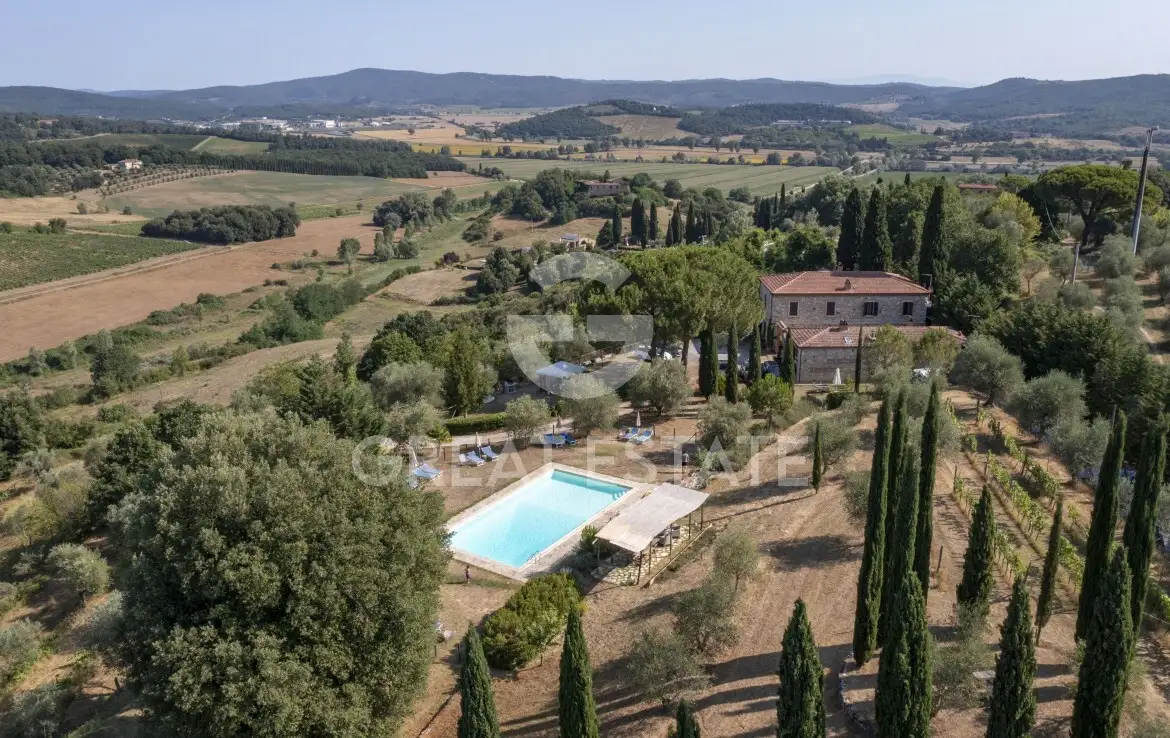 House 540m² in Italy, Siena. Priced at 1200000€ rent photo-2