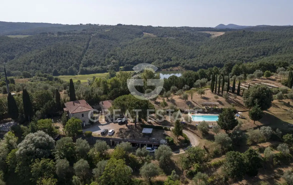 House 540m² in Italy, Siena. Priced at 1200000€ rent photo-3
