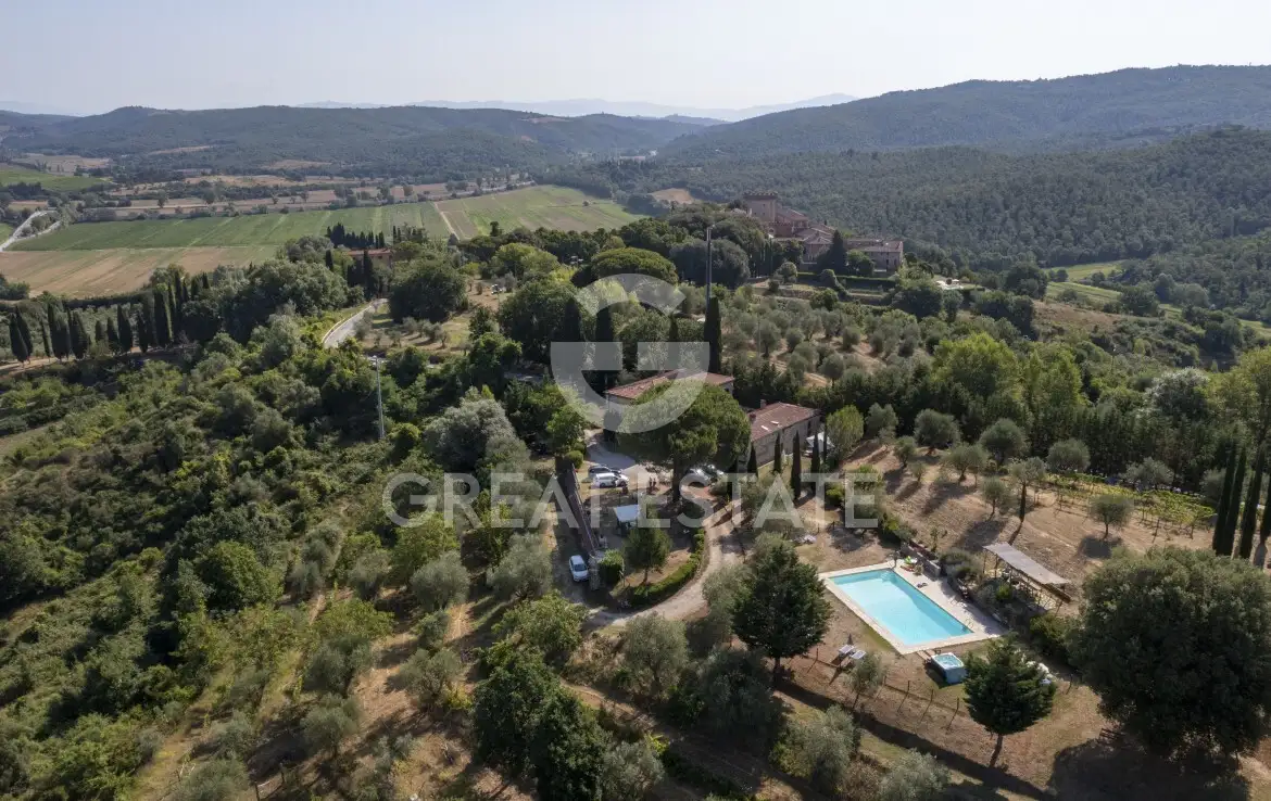House 540m² in Italy, Siena. Priced at 1200000€ rent photo-4