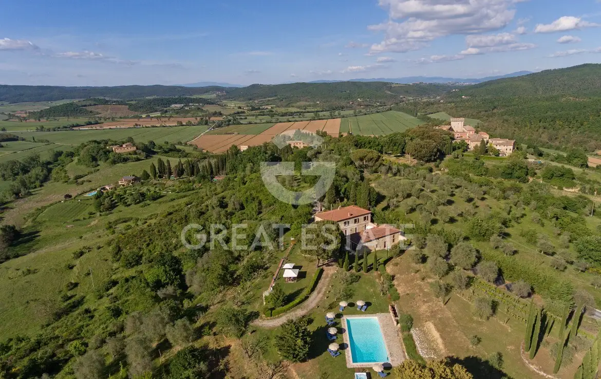 House 540m² in Italy, Siena. Priced at 1200000€ rent photo-5