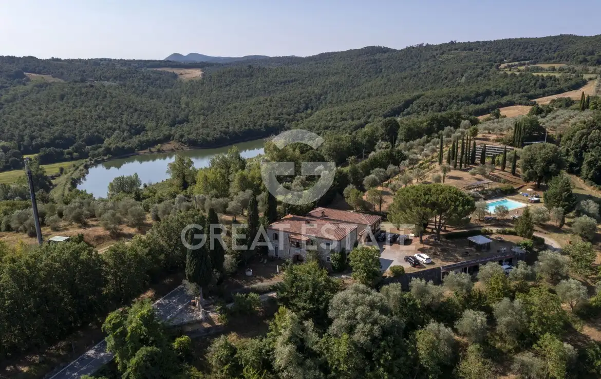 House 540m² in Italy, Siena. Priced at 1200000€ rent photo-6