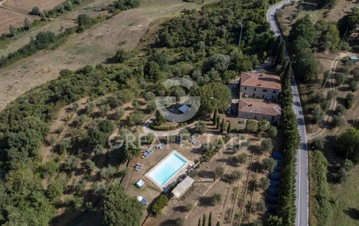 House 540m² in Italy, Siena. Priced at 1200000€ rent photo-8
