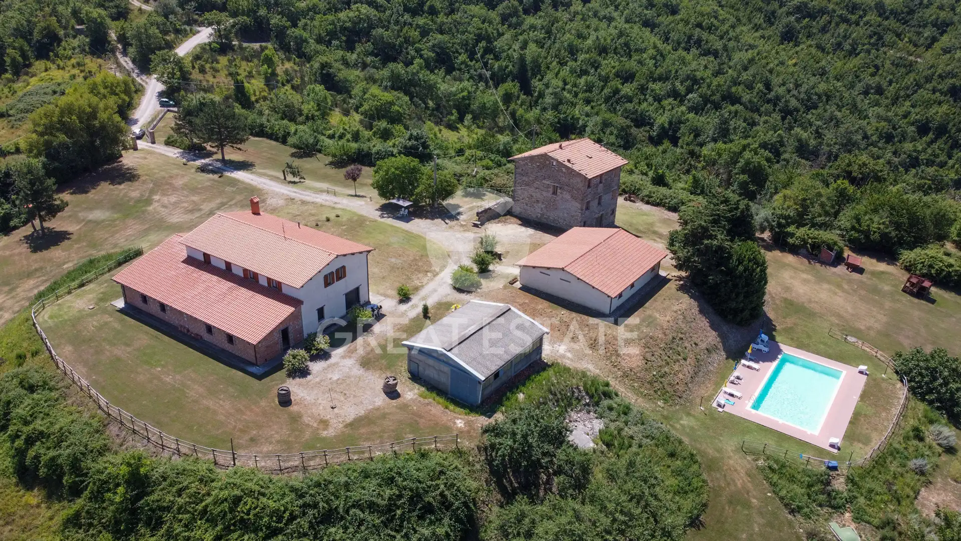 House 760m² in Italy, Perugia. Priced at 890000€ rent photo-1