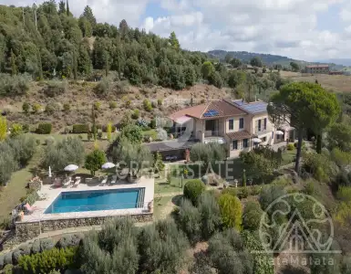 Buy in Italy for 1295000€