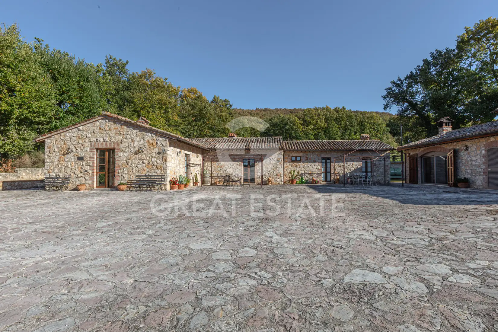 House 377m² in Italy, Perugia. Priced at 780000€ rent photo-11