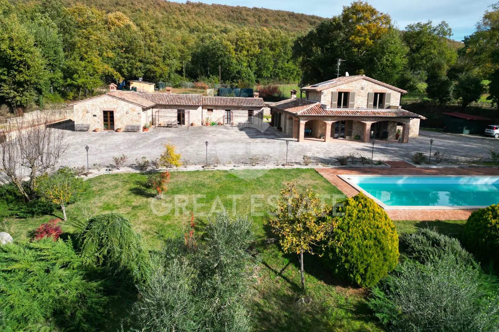 House 377m² in Italy, Perugia. Priced at 780000€ rent photo-13
