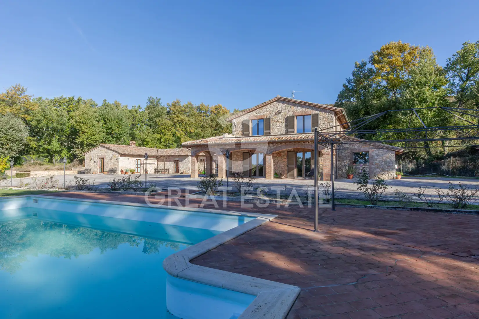 House 377m² in Italy, Perugia. Priced at 780000€ rent photo-8