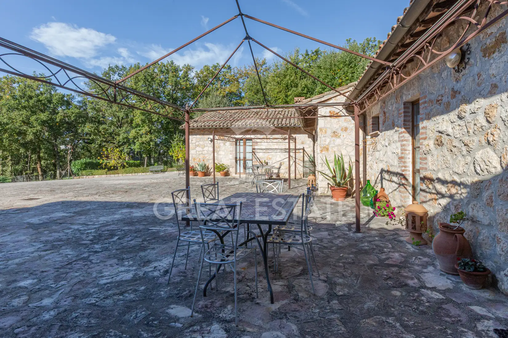 House 377m² in Italy, Perugia. Priced at 780000€ rent photo-1