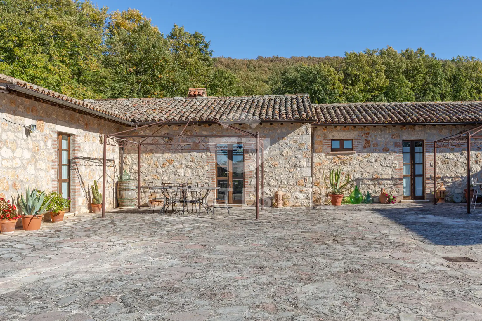 House 377m² in Italy, Perugia. Priced at 780000€ rent photo-4