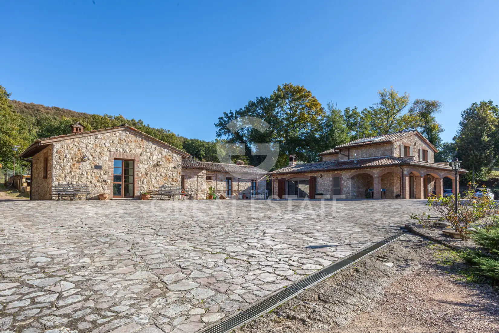 House 377m² in Italy, Perugia. Priced at 780000€ rent photo-6