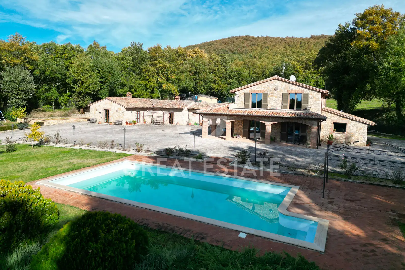 House 377m² in Italy, Perugia. Priced at 780000€ rent photo-7