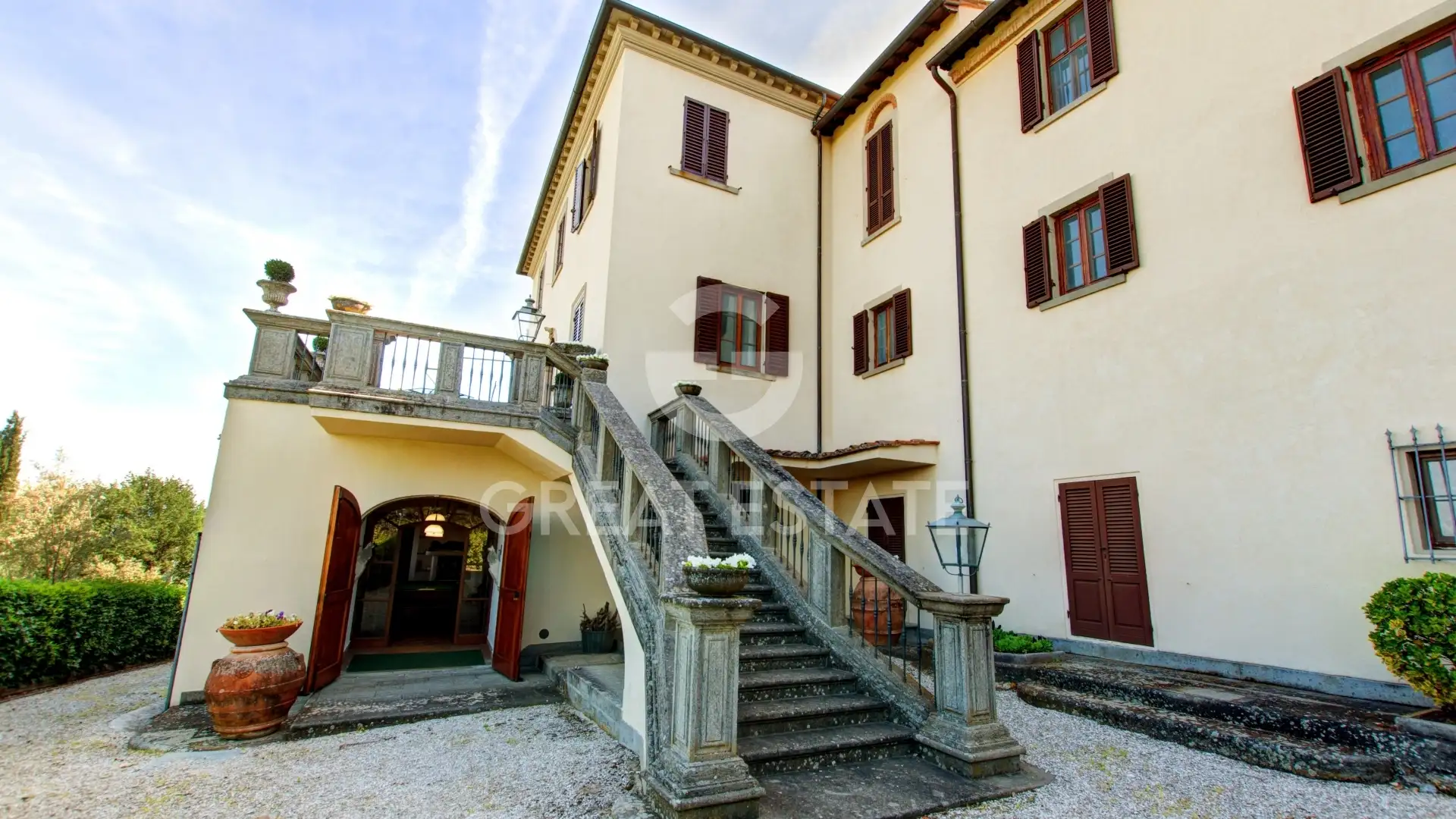 Villa 1009m² in Italy, Arezzo. Priced at 1500000€ rent photo-2