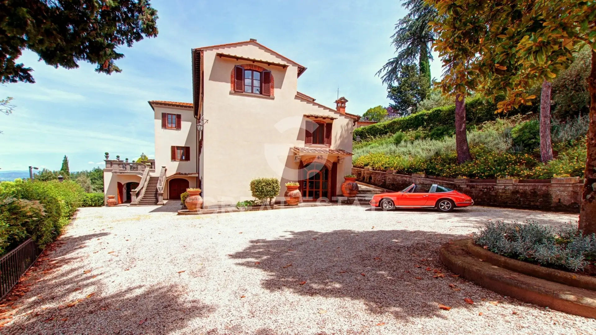 Villa 1009m² in Italy, Arezzo. Priced at 1500000€ rent photo-3