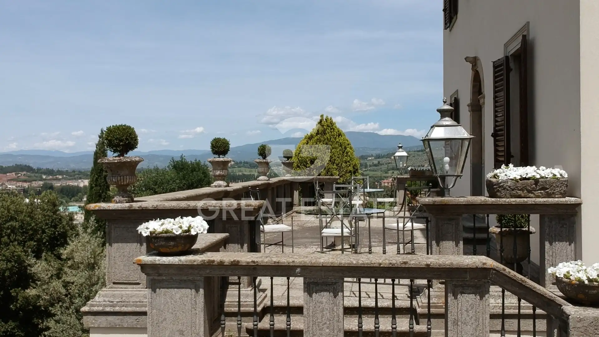 Villa 1009m² in Italy, Arezzo. Priced at 1500000€ rent photo-4