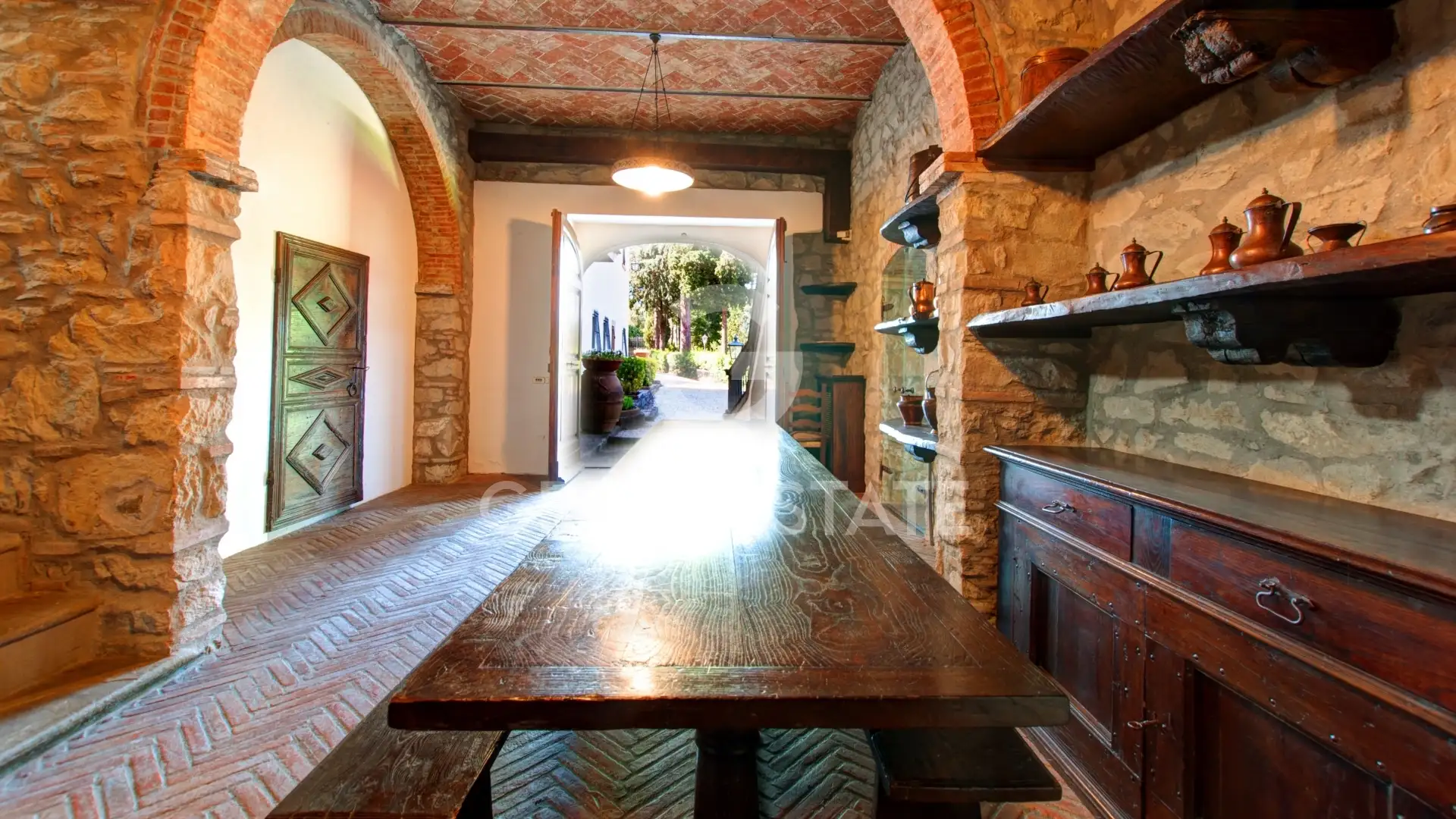 Villa 1009m² in Italy, Arezzo. Priced at 1500000€ rent photo-7