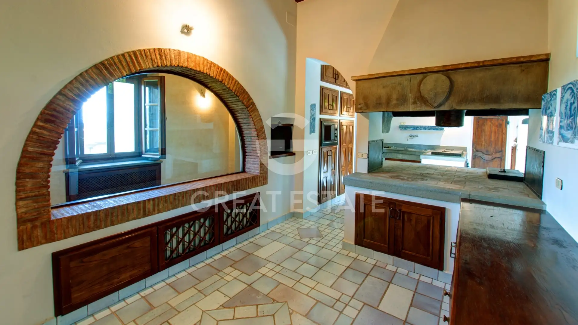Villa 1009m² in Italy, Arezzo. Priced at 1500000€ rent photo-8