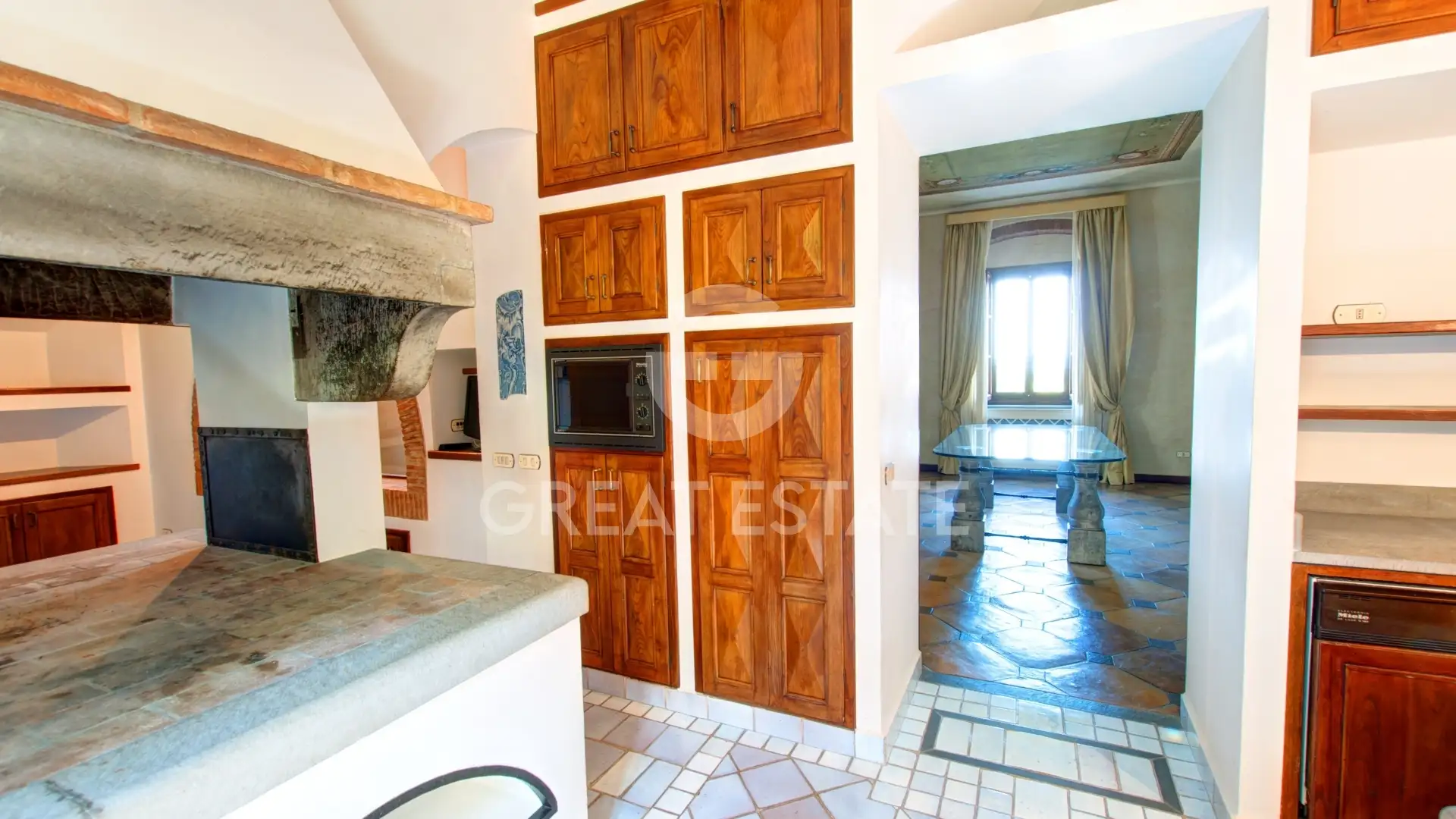 Villa 1009m² in Italy, Arezzo. Priced at 1500000€ rent photo-9