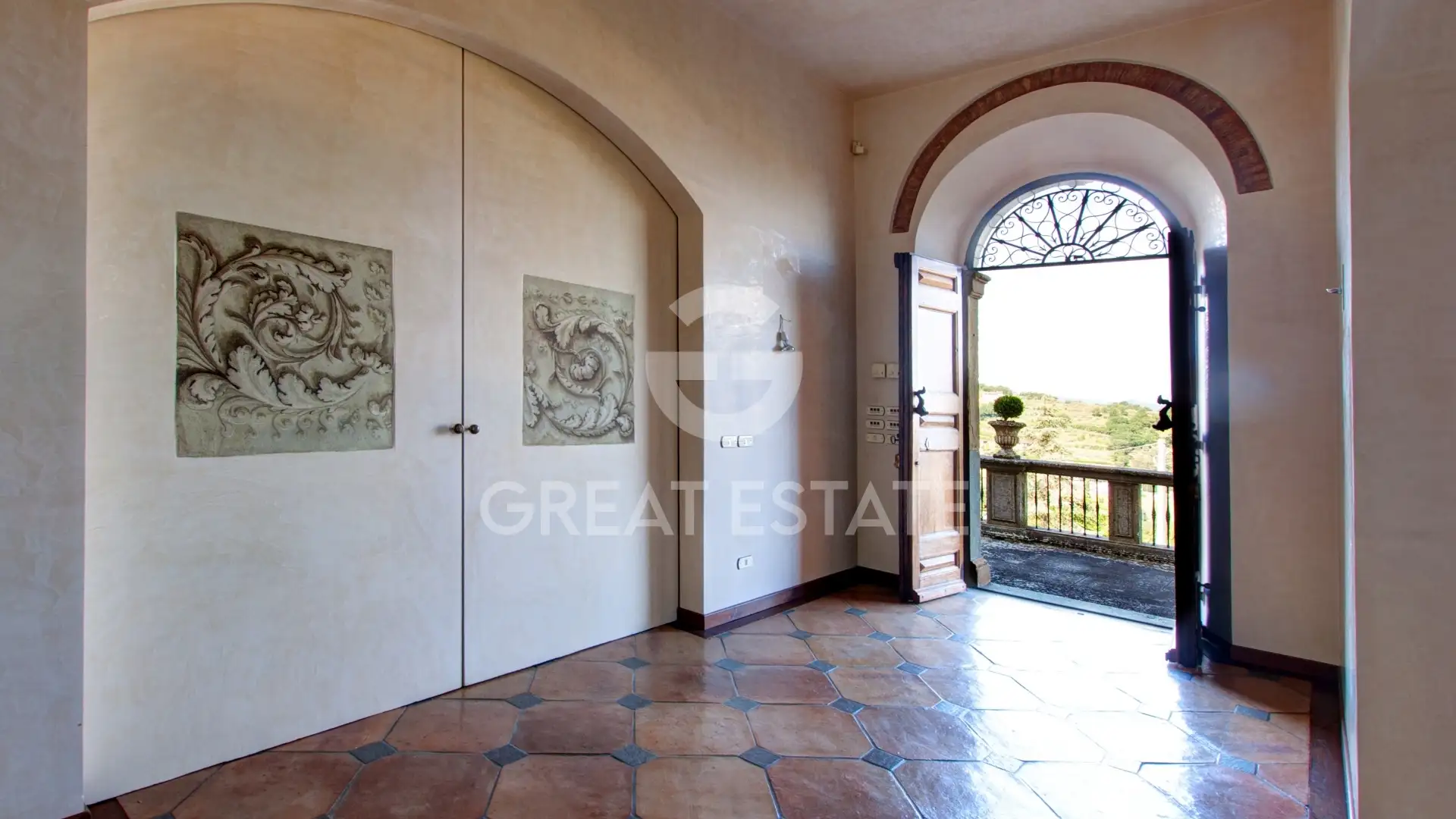 Villa 1009m² in Italy, Arezzo. Priced at 1500000€ rent photo-12