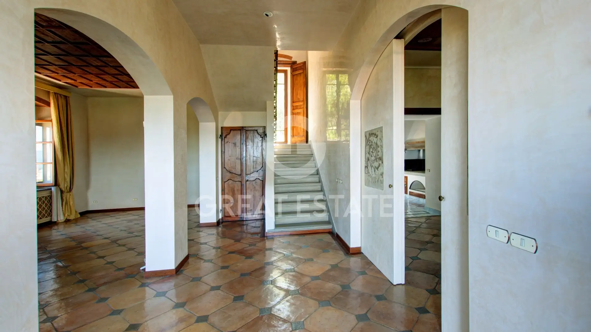 Villa 1009m² in Italy, Arezzo. Priced at 1500000€ rent photo-13