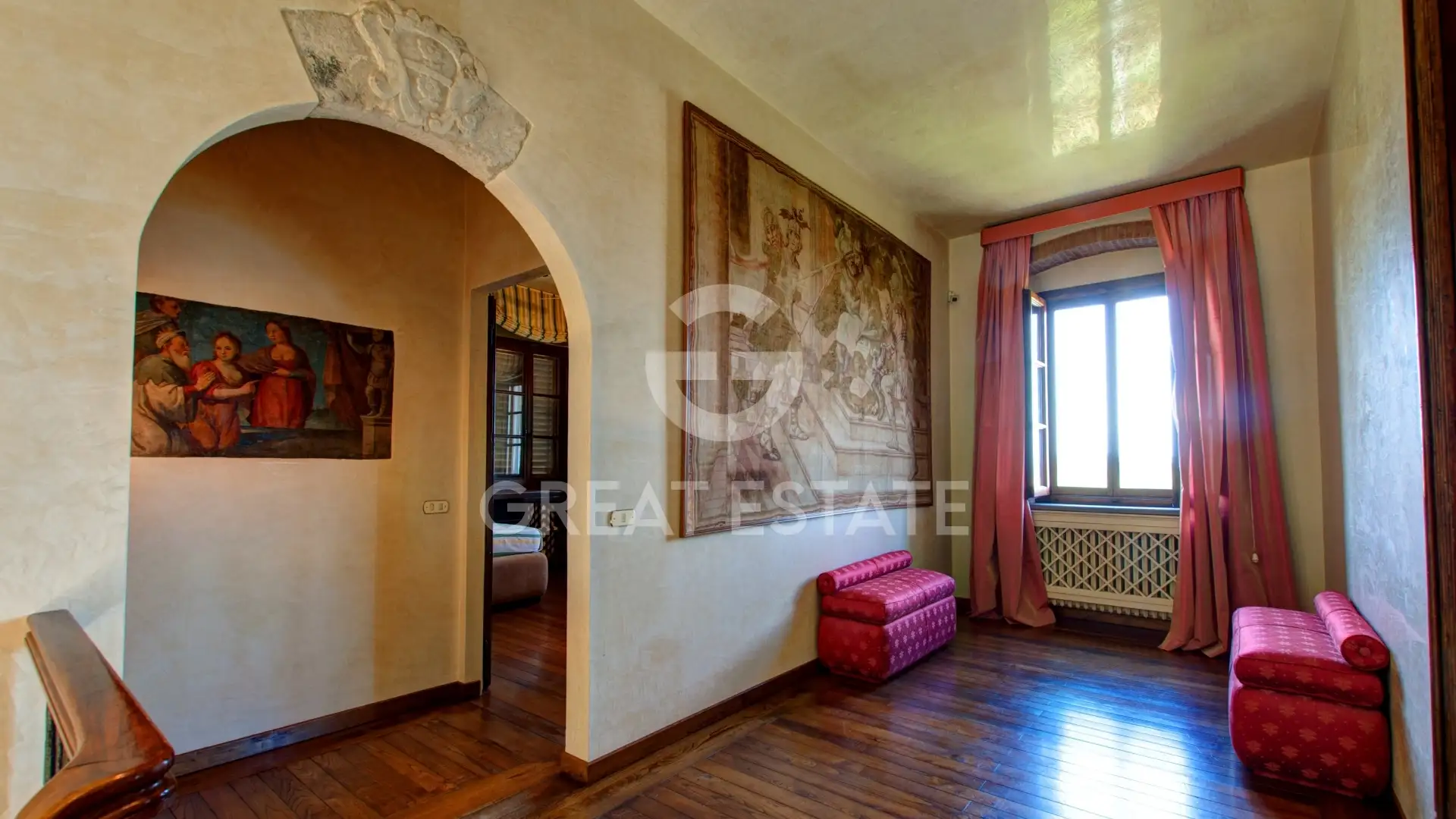 Villa 1009m² in Italy, Arezzo. Priced at 1500000€ rent photo-15