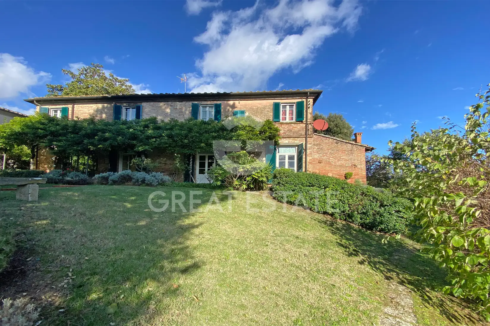 House 468m² in Italy, Arezzo. Priced at 870000€ rent photo-3