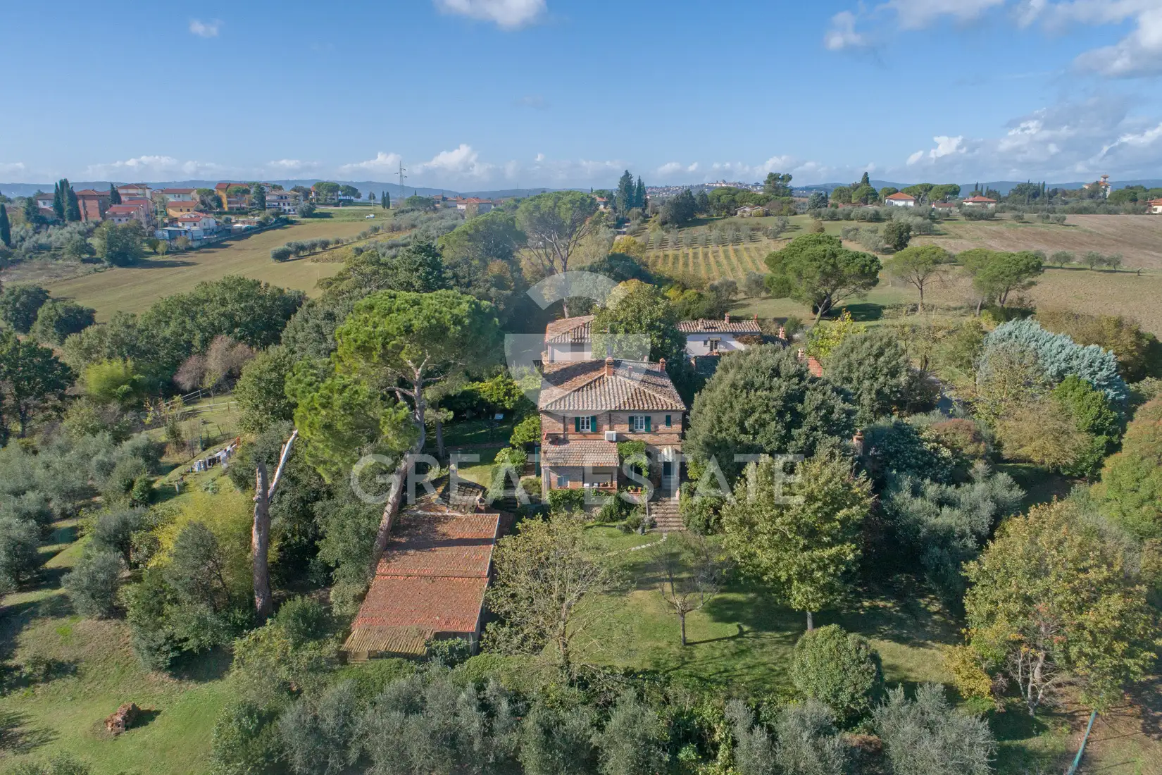 House 468m² in Italy, Arezzo. Priced at 870000€ rent photo-2