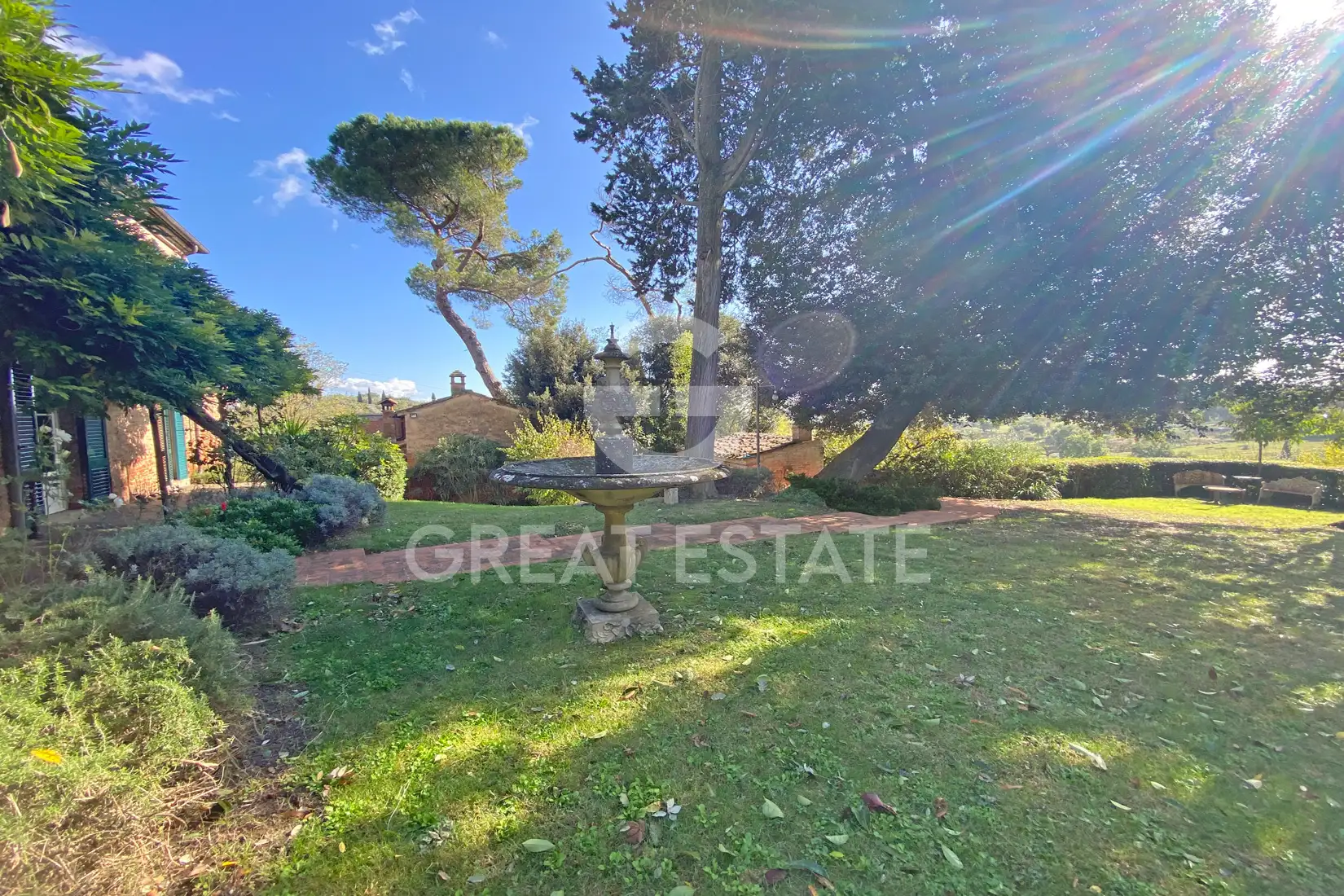 House 468m² in Italy, Arezzo. Priced at 870000€ rent photo-8