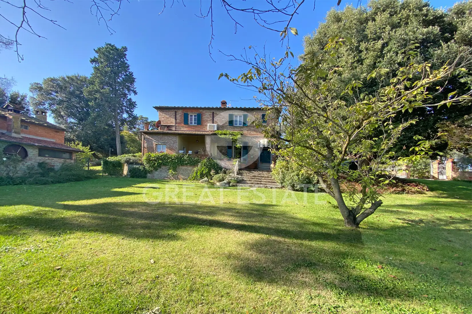 House 468m² in Italy, Arezzo. Priced at 870000€ rent photo-1