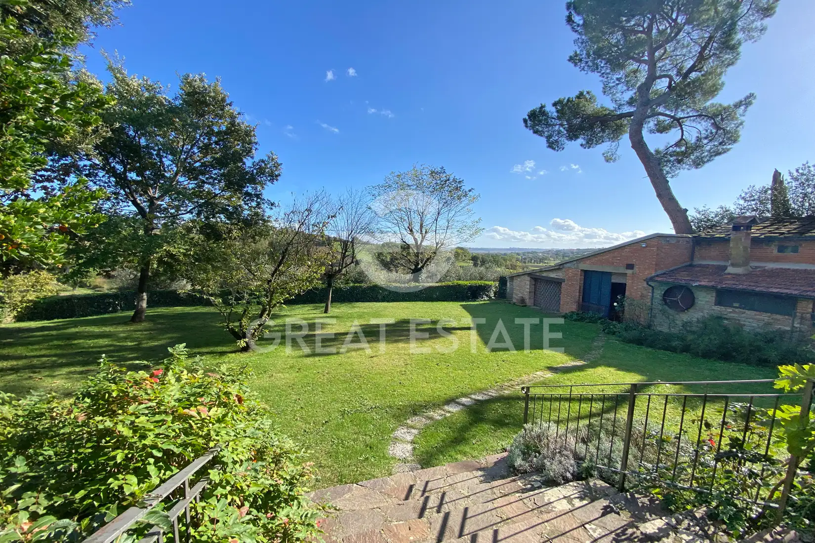 House 468m² in Italy, Arezzo. Priced at 870000€ rent photo-4