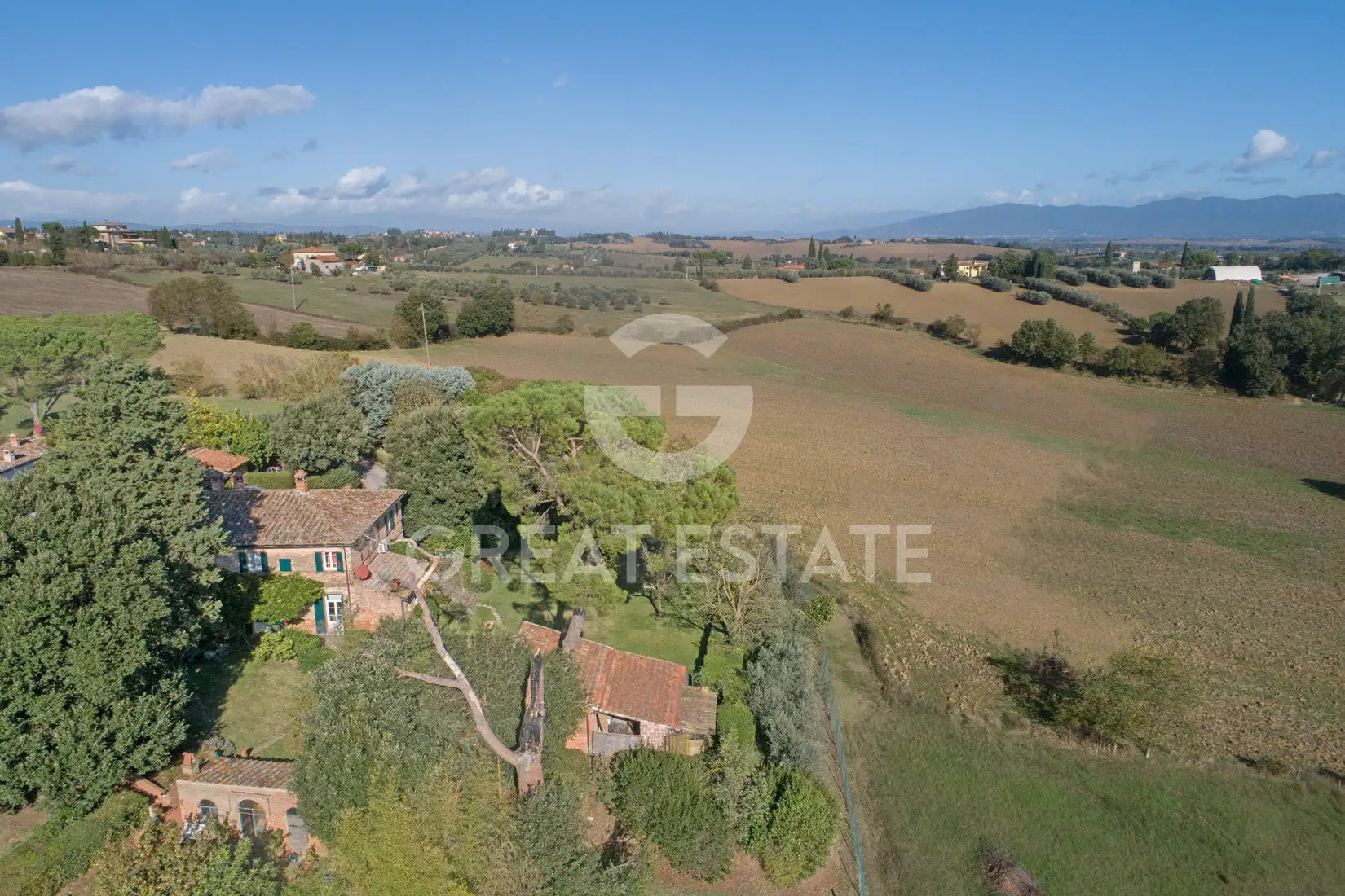 House 468m² in Italy, Arezzo. Priced at 870000€ rent photo-9