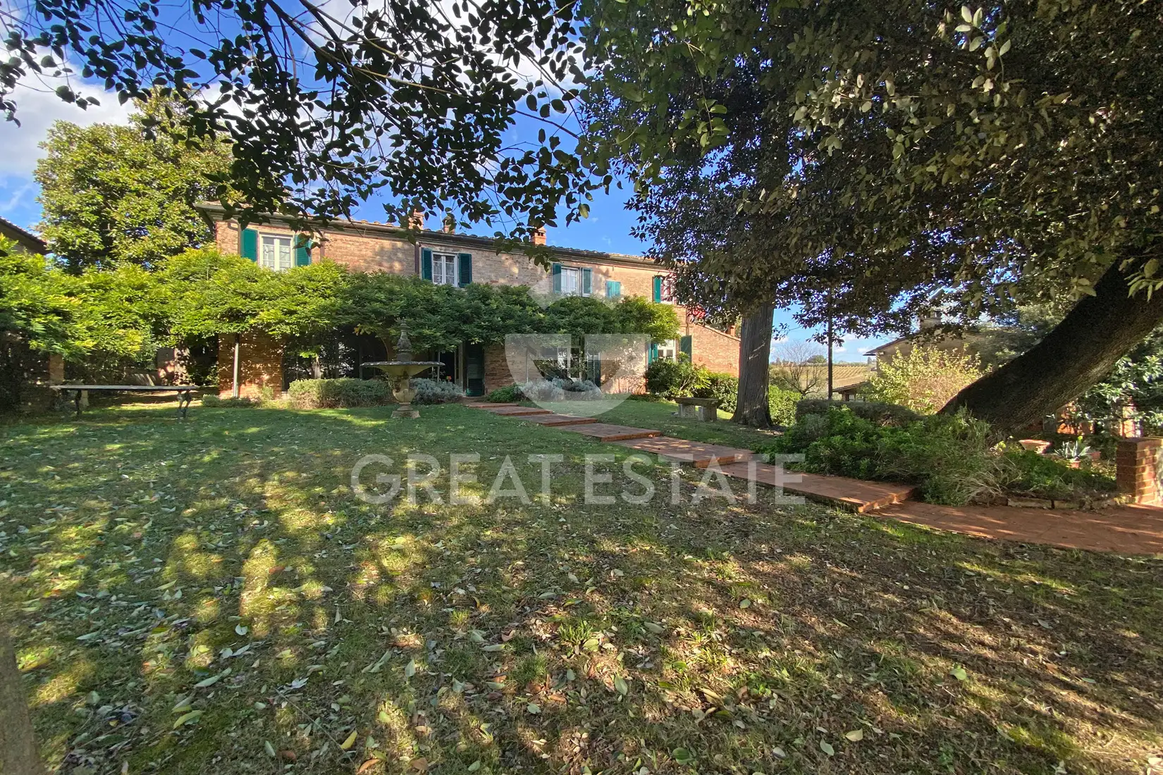 House 468m² in Italy, Arezzo. Priced at 870000€ rent photo-8