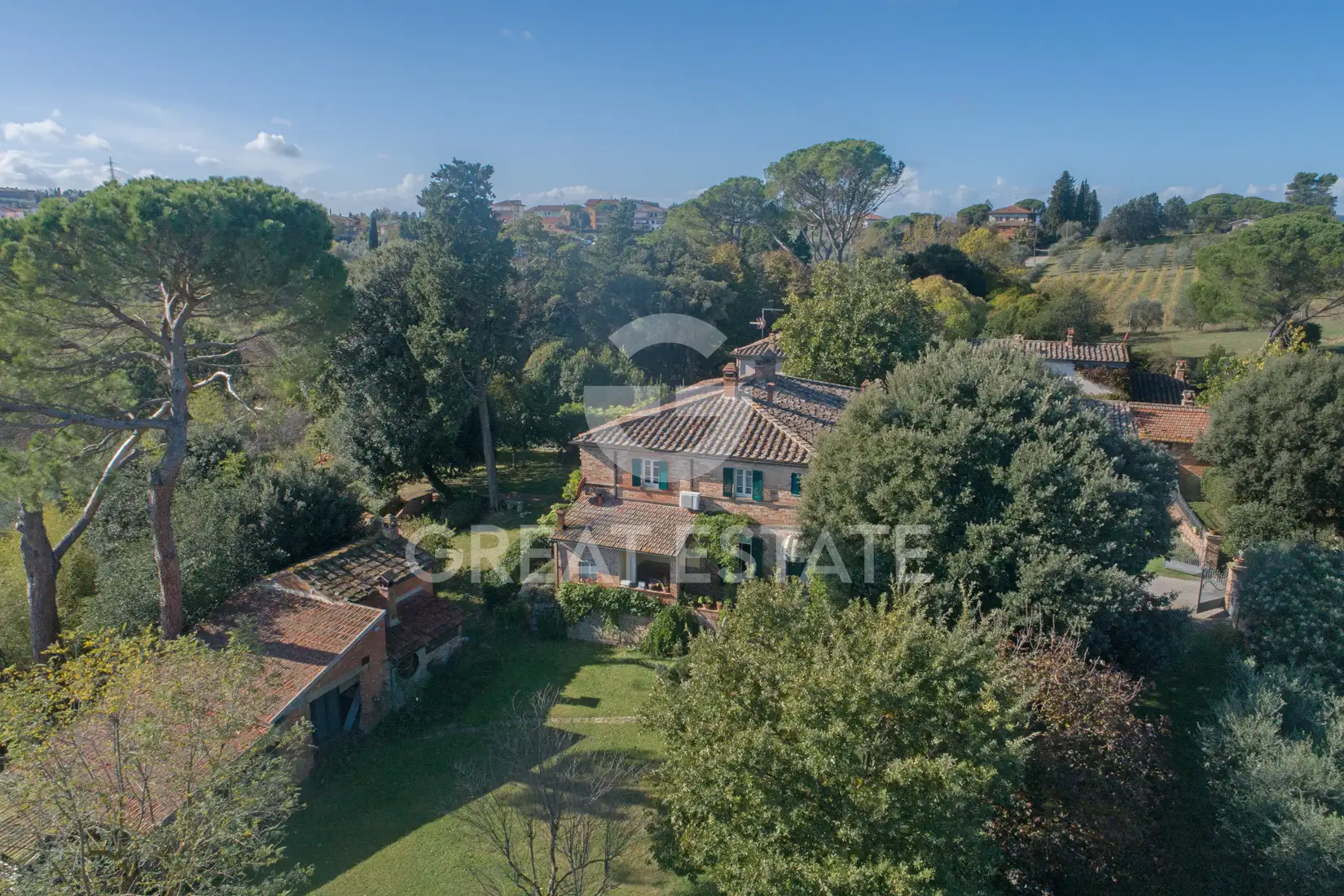 House 468m² in Italy, Arezzo. Priced at 870000€ rent photo-14