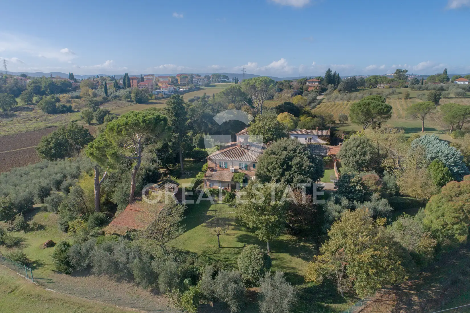 House 468m² in Italy, Arezzo. Priced at 870000€ rent photo-15