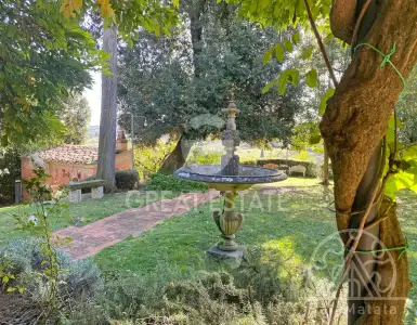 Buy in Italy for 870000€