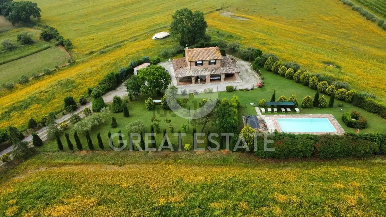 House 277m² in Italy, Arezzo. Priced at 600000€ rent photo-1