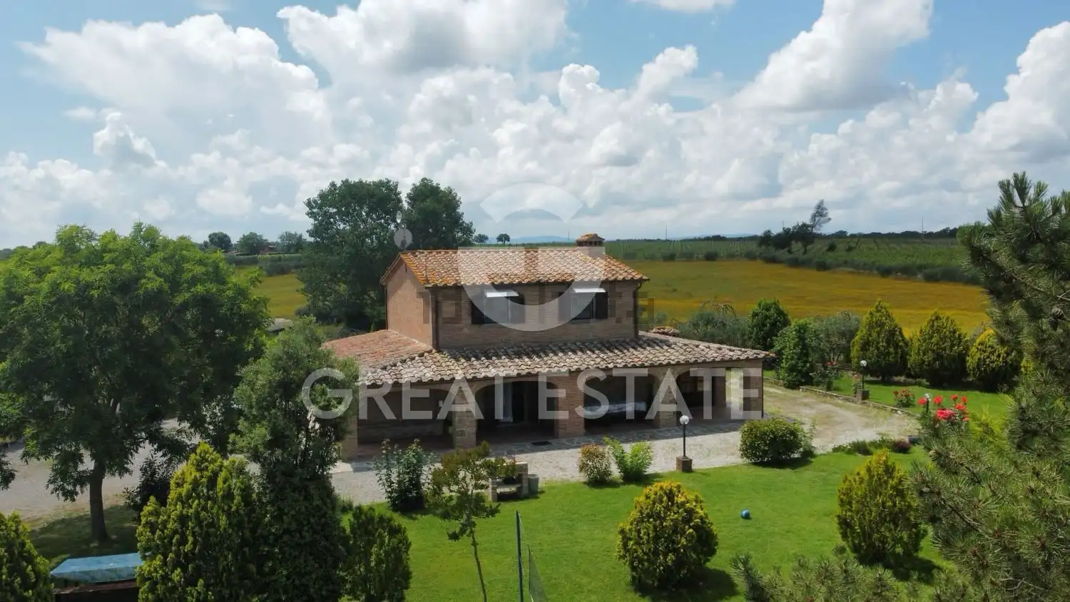 House 277m² in Italy, Arezzo. Priced at 600000€ rent photo-8