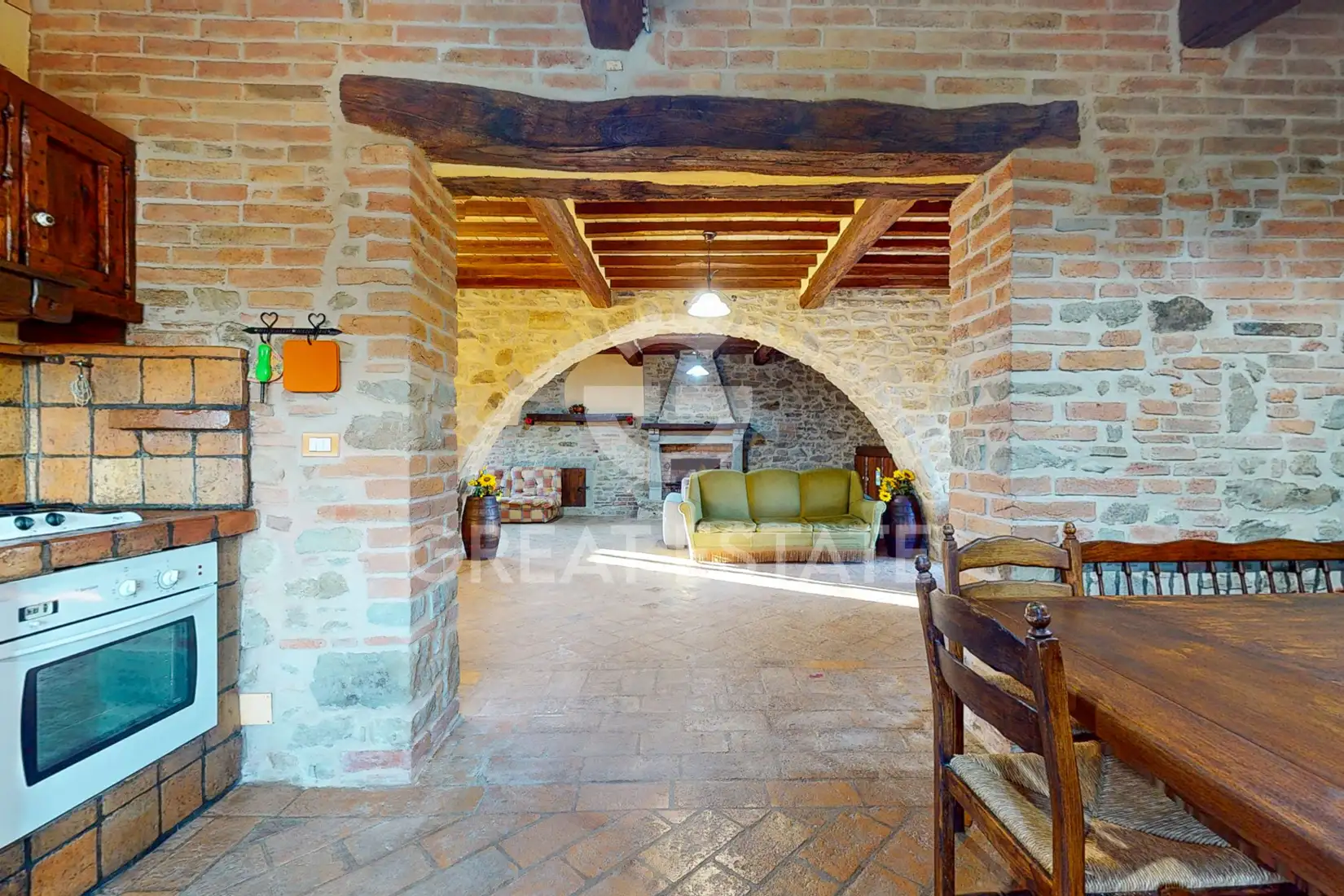 House 277m² in Italy, Arezzo. Priced at 600000€ rent photo-12