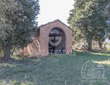 Buy in Italy for 620000€