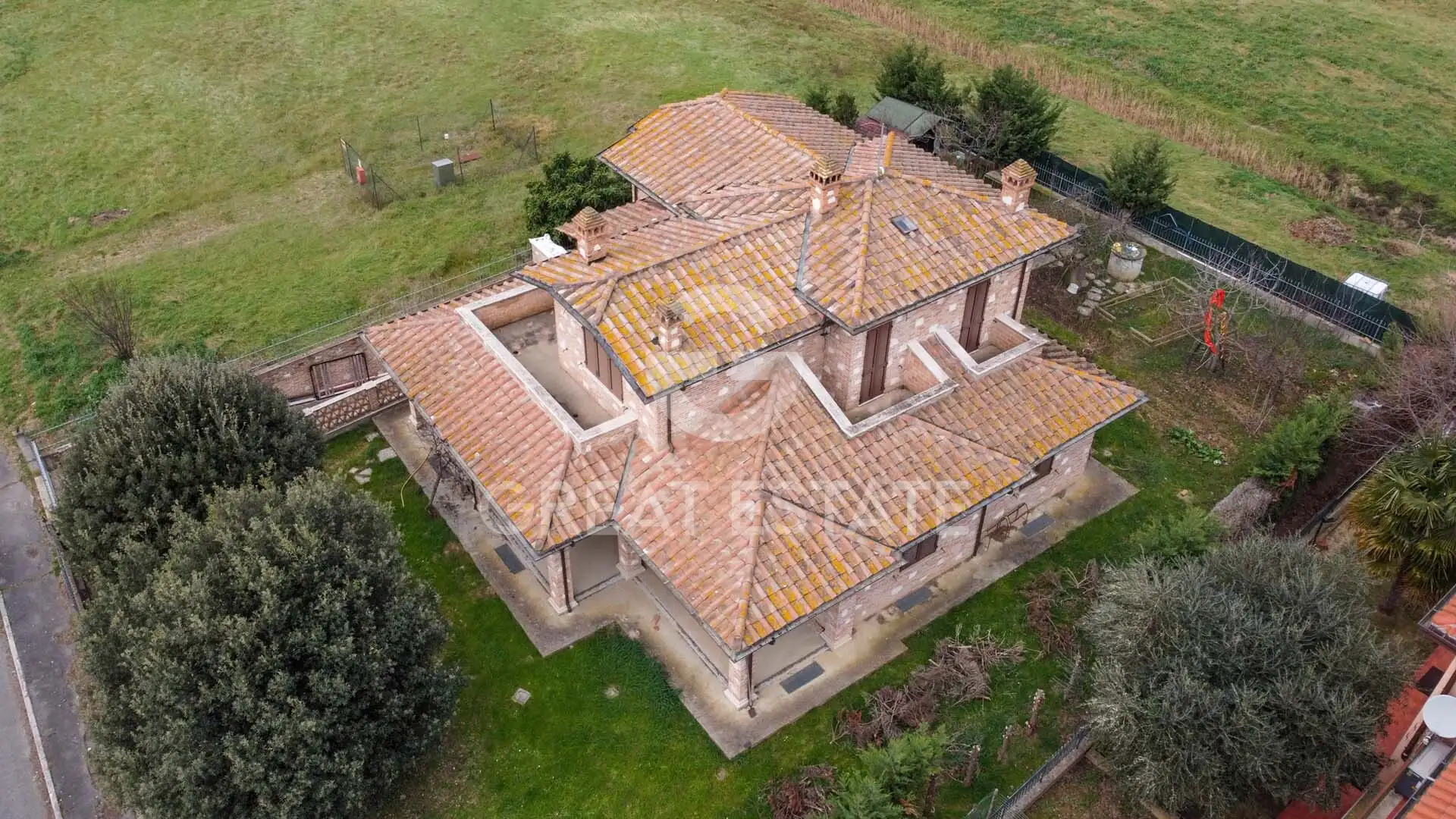 House 498m² in Italy, Perugia. Priced at 420000€ rent photo-3