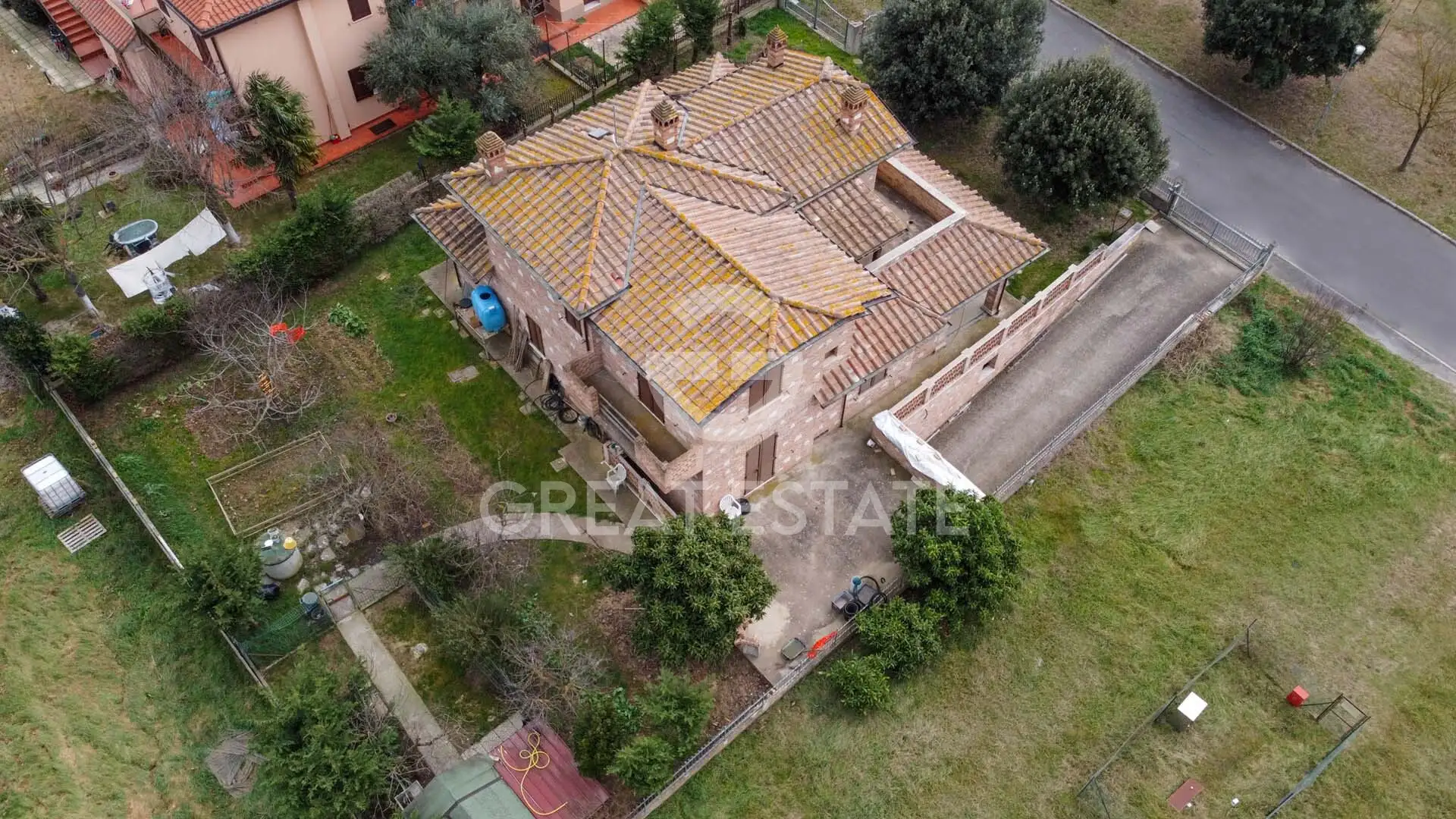 House 498m² in Italy, Perugia. Priced at 420000€ rent photo-4