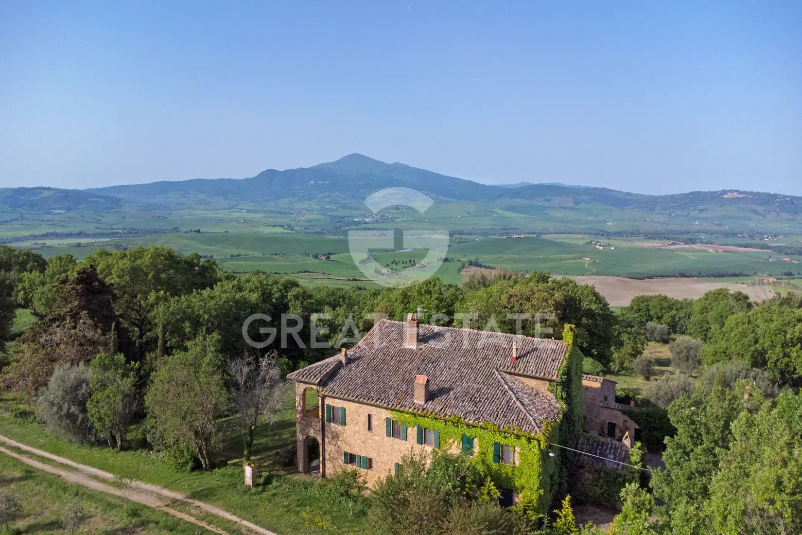 House 852m² in Italy, Siena. Priced at 3200000€ rent photo-1